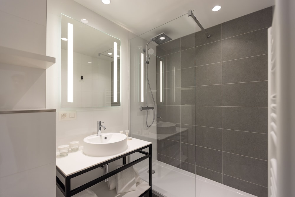 غرفة بسريرين منفصلين بإطلالة على الجبل بشرفة، Hotel Riva Art & Spa 7/7