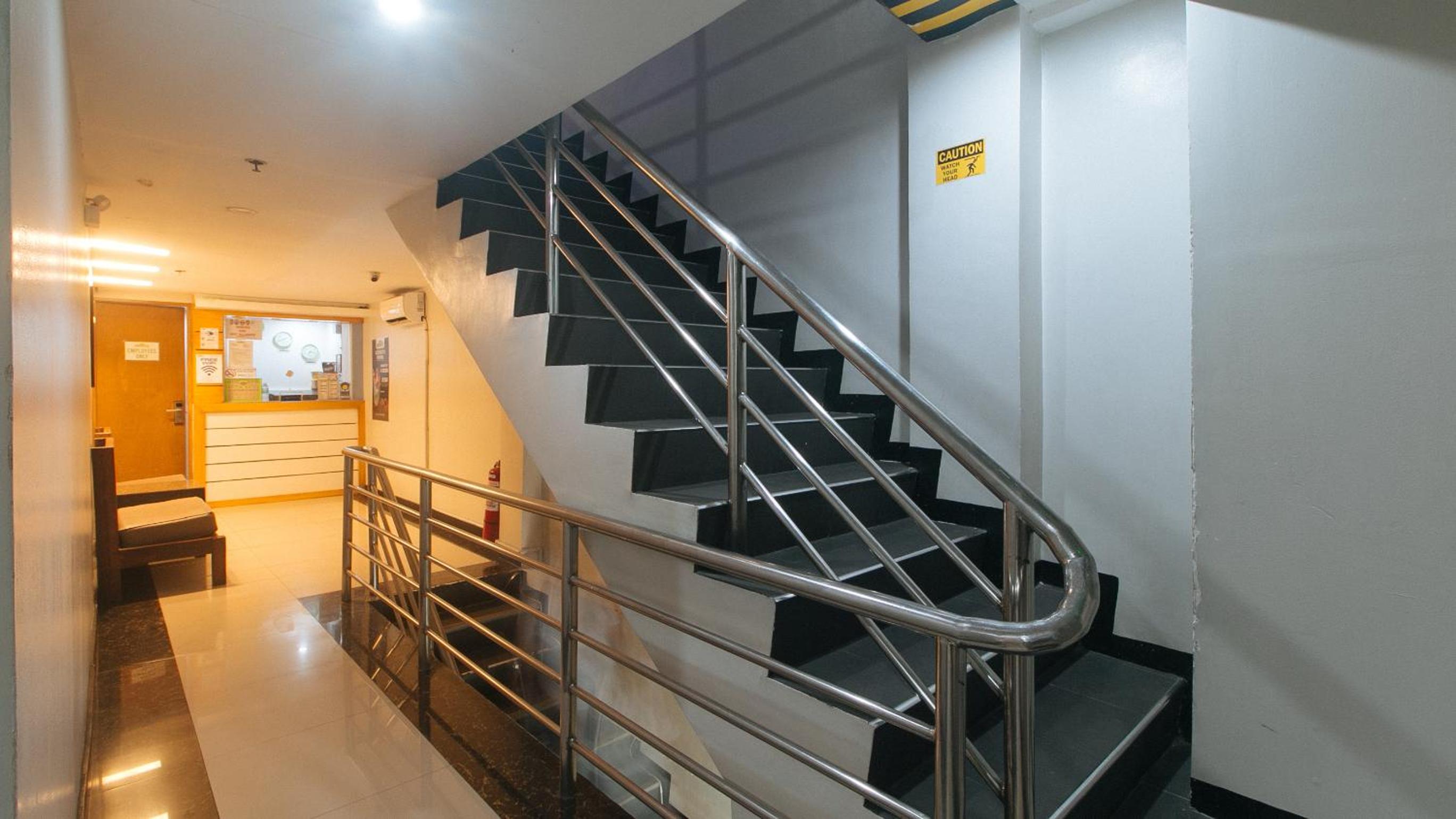 OYO 717 Ranchotel Bayanan 36/50