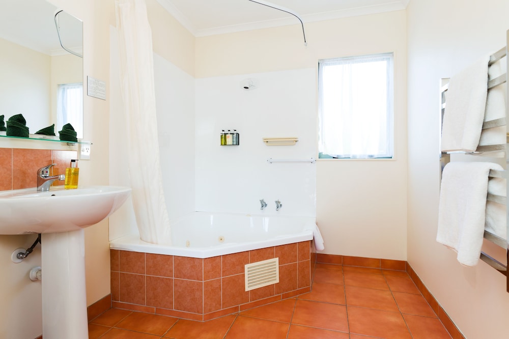 Elliotts Kapiti Coast Motor Lodge 10/26