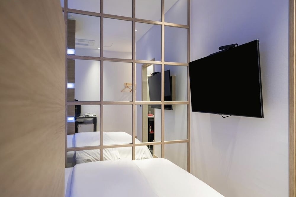 Suwon Station Myeongjak Hotel 42/57