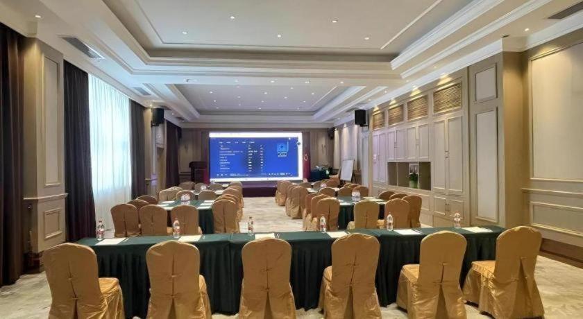Vienna Hotel (Shenzhen Pingshan Longtian Small Town) 35/53