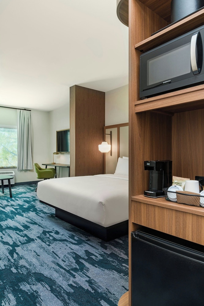 Fairfield by Marriott Inn & Suites Hanford 12/28