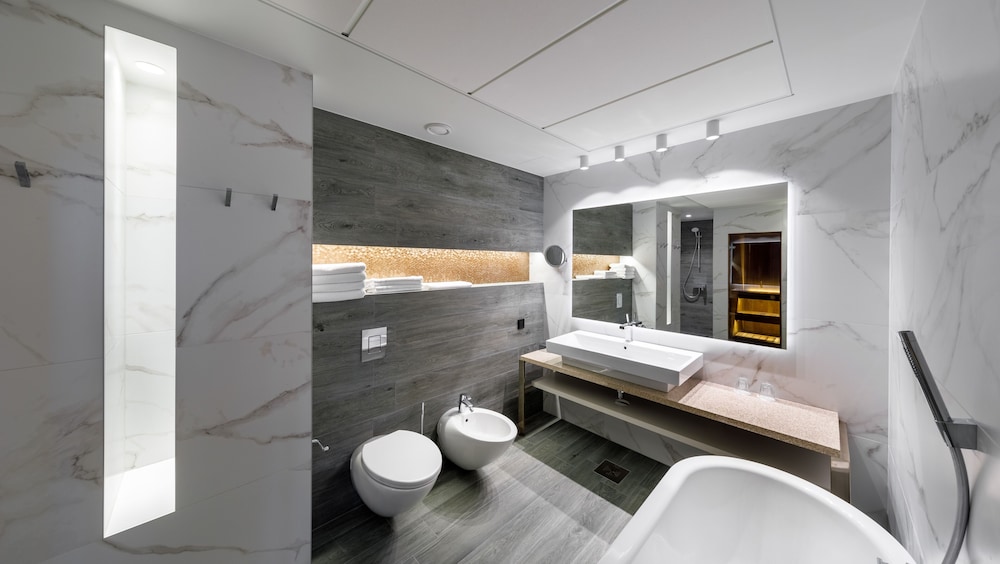 Suite, Queen Bed, Sofa, Sauna