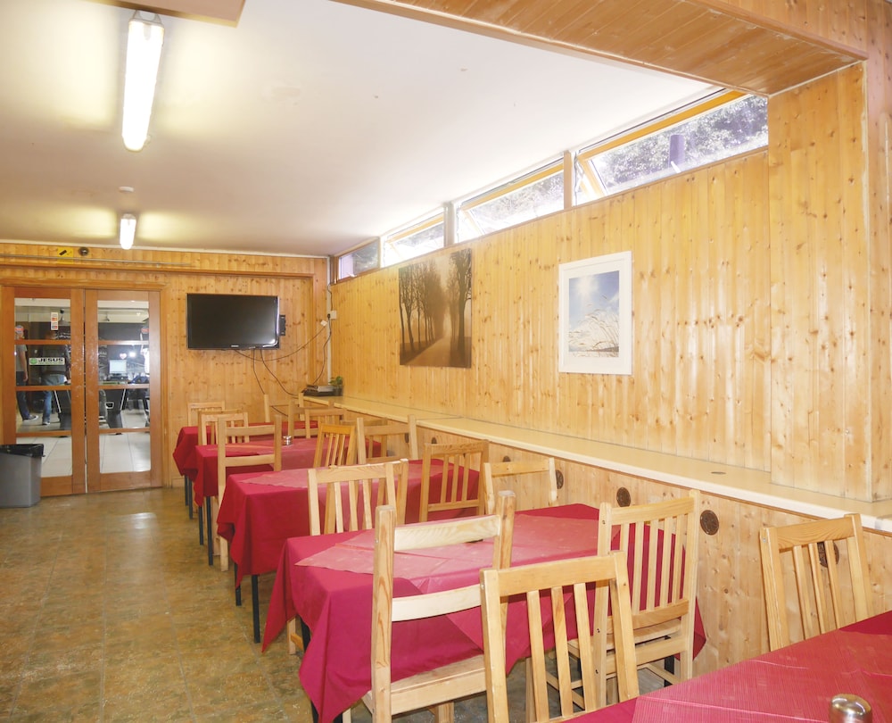 Kensal Green Backpackers 1 44/56