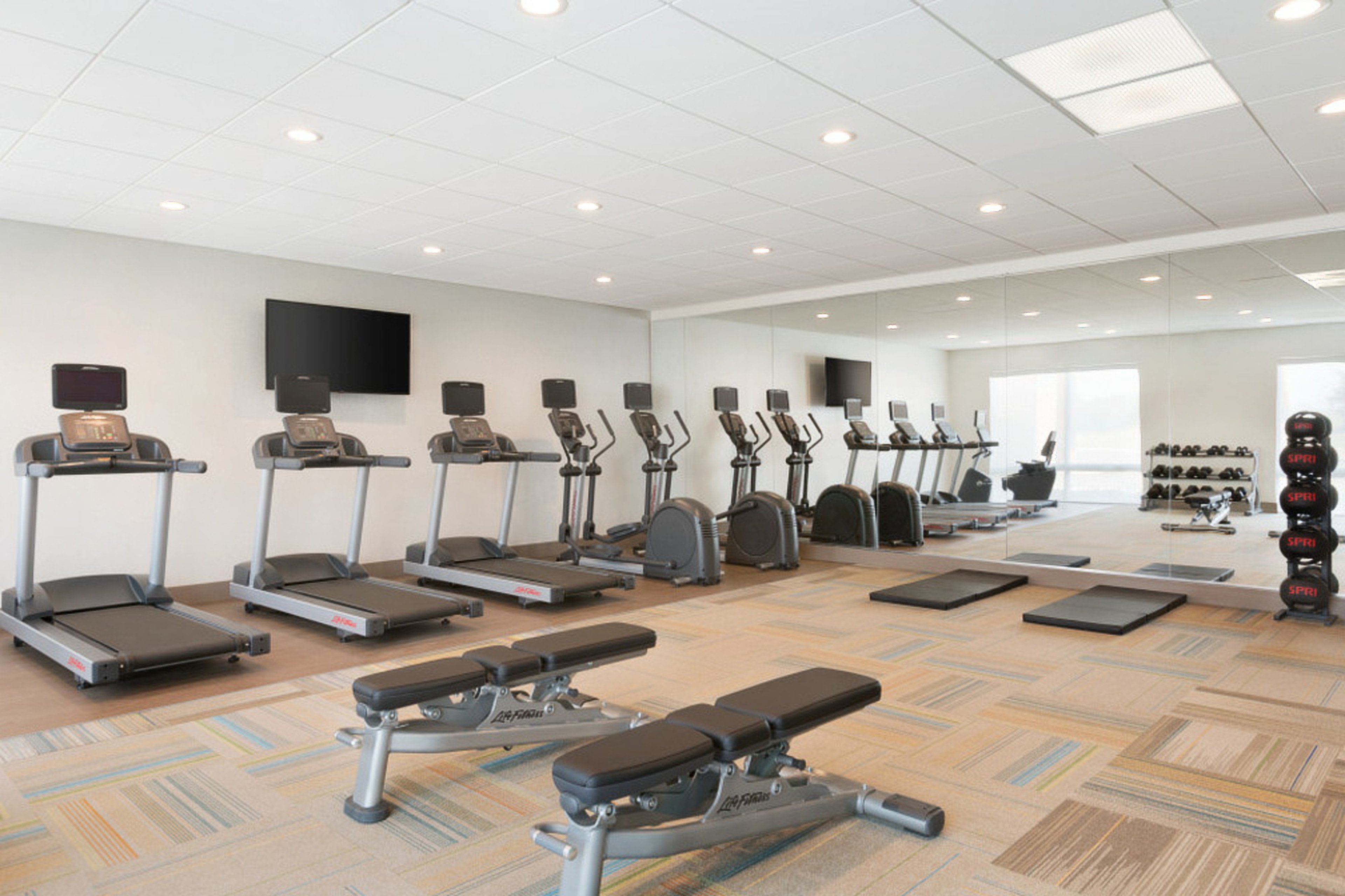 HOLIDAY INN EXPRESS & SUITES CINCINNATI NE - RED BANK ROAD 8/16
