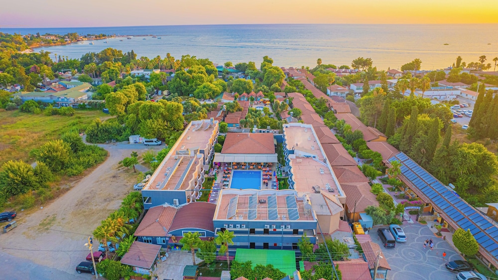 Sayanora Hotel & Park 3/50