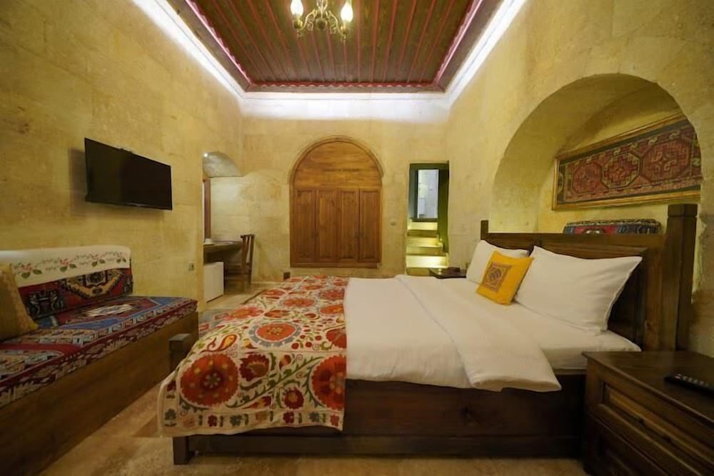 1 BEDROOM, EXCLUSIVE