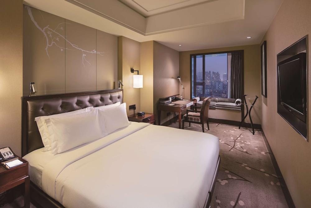 Room at DOUBLETREE CHONGQING NORTH, CHONGQING