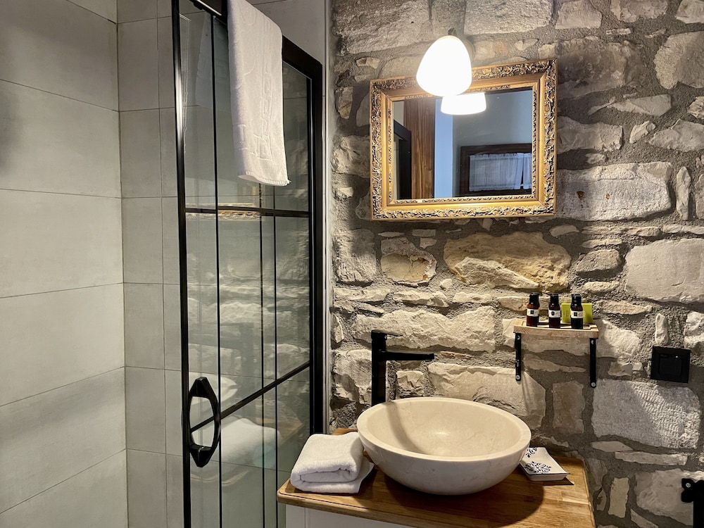 Urla Tas Konak Otel 45/50