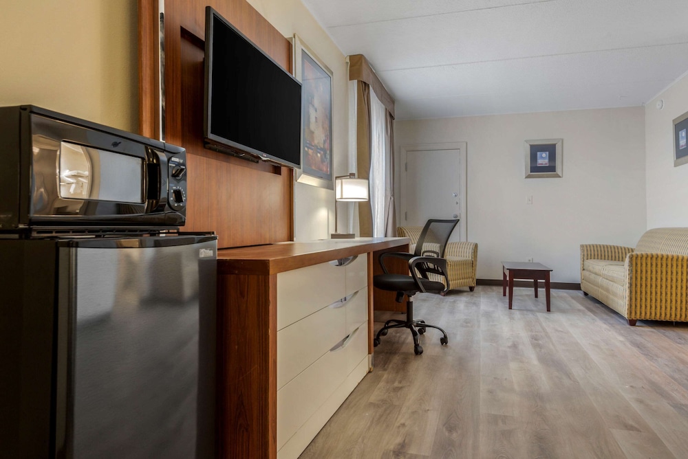 Quality Inn & Suites New Hartford - Utica 30/43