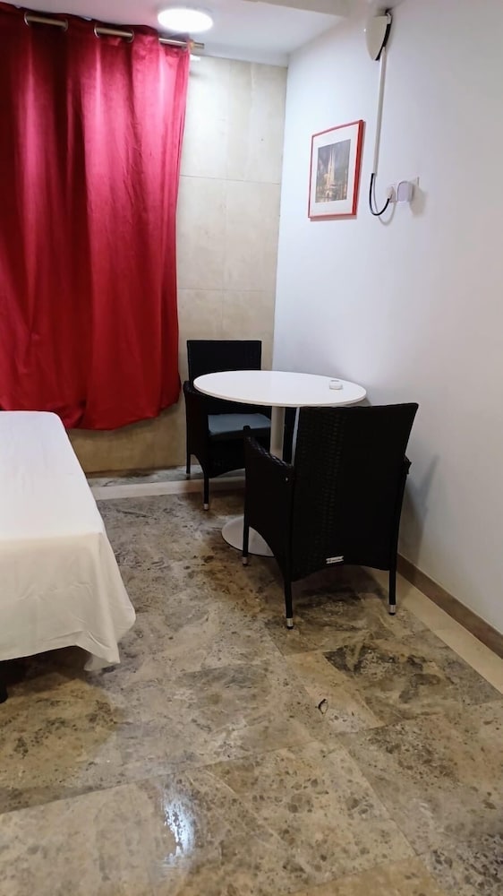 Hostal estudios 44/48