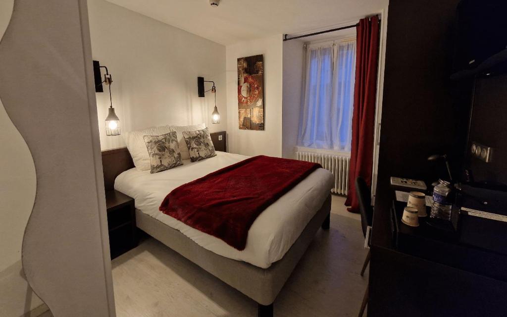 CENTRAL HOTEL 18/53