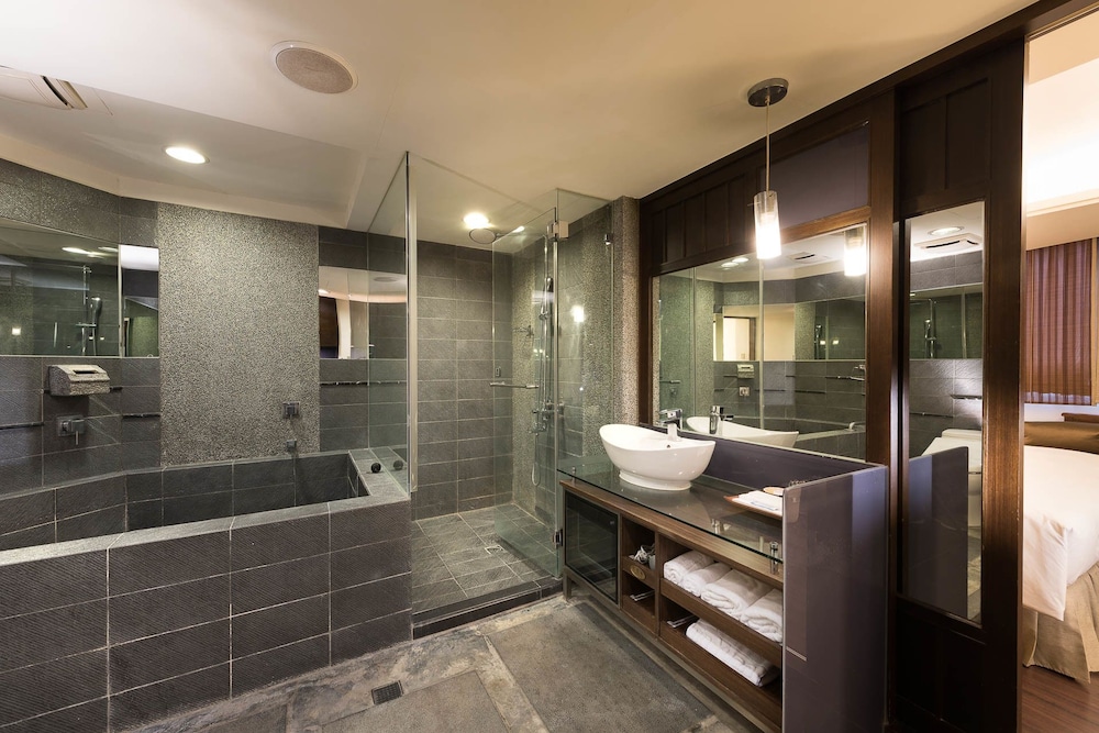 Shin Yuan Celeb Metro Hotel 31/33