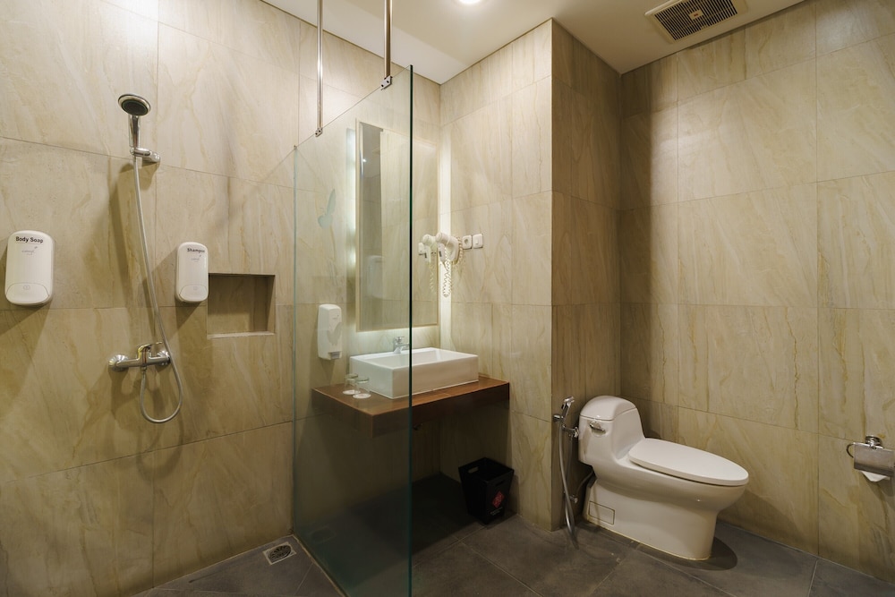 RedDoorz Plus near Dunia Fantasi Ancol 19/19