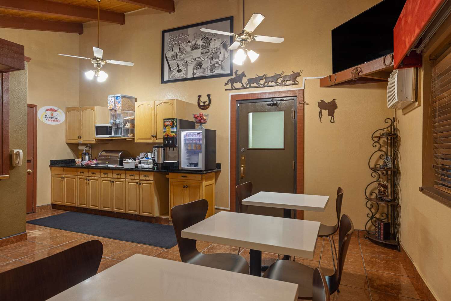 Super 8 by Wyndham Dodge City 17/23