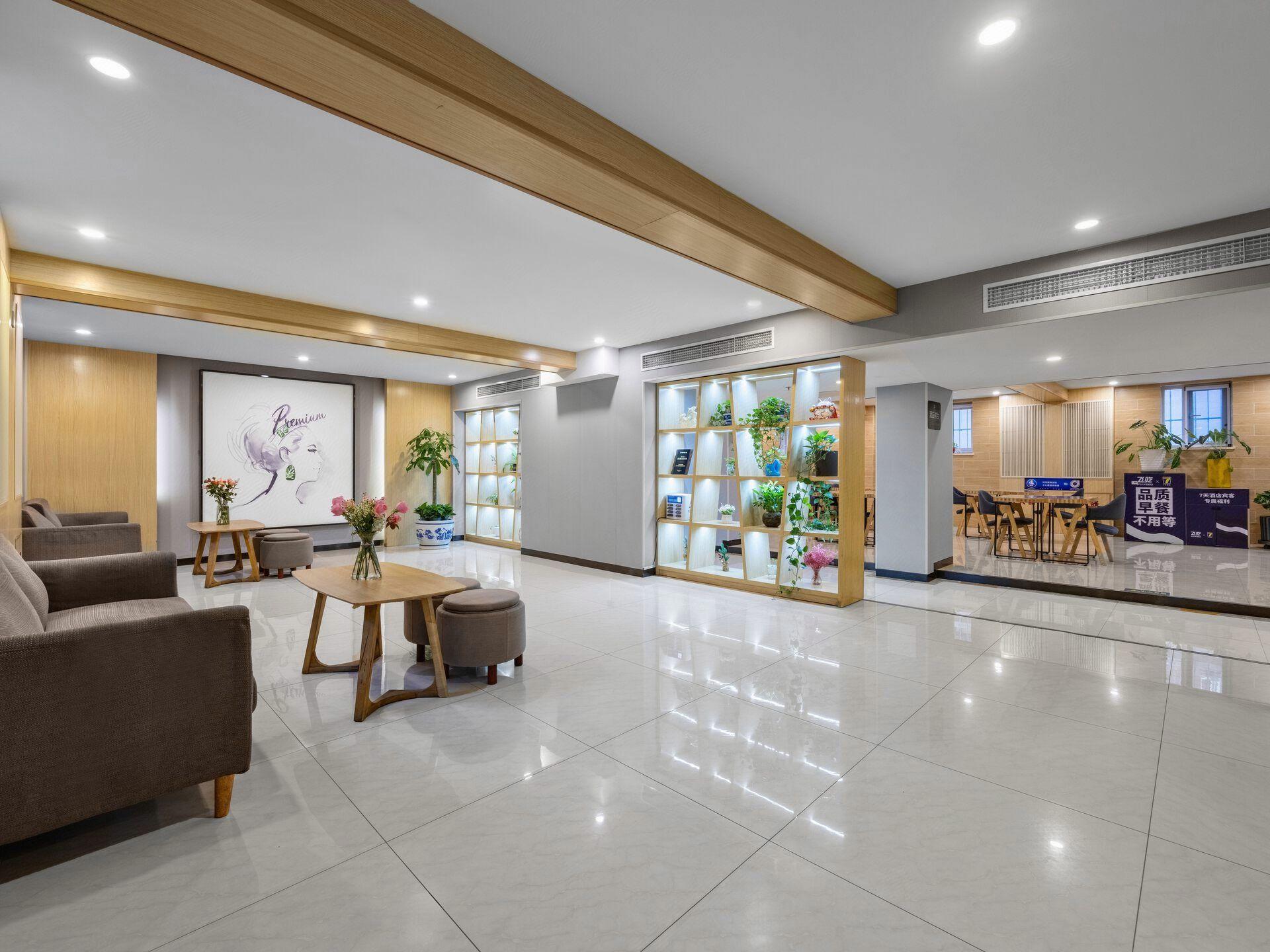 7 Day Superior Hotel (Guomao Jinsong Subway Station) 33/45