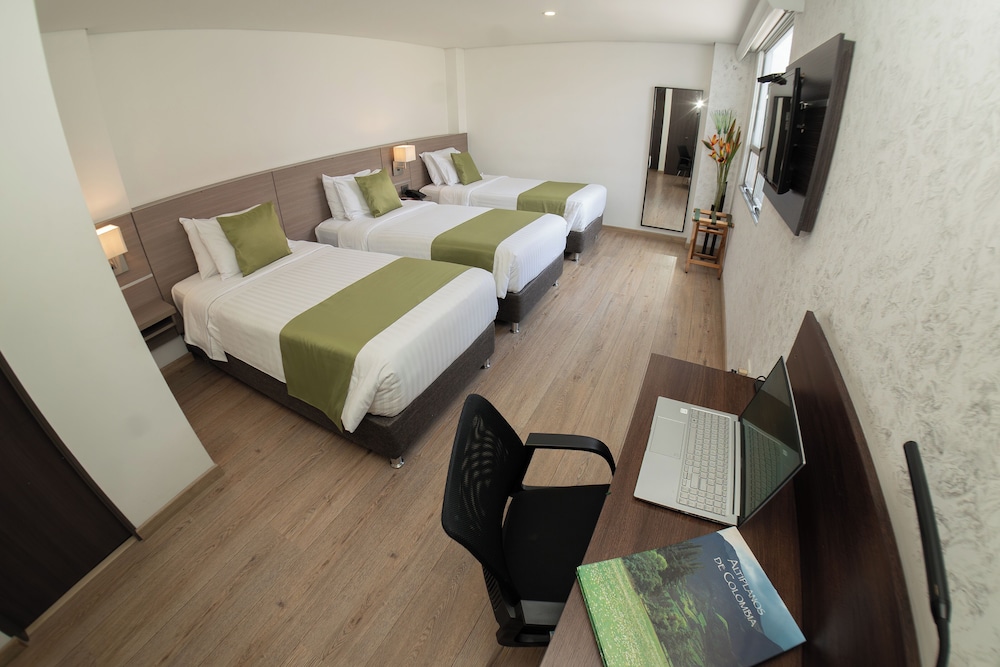 Hotel Grand Plaza Corferias 13/24