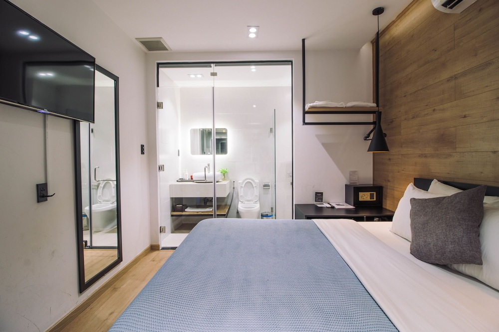 Chill Suites Saigon 7/27