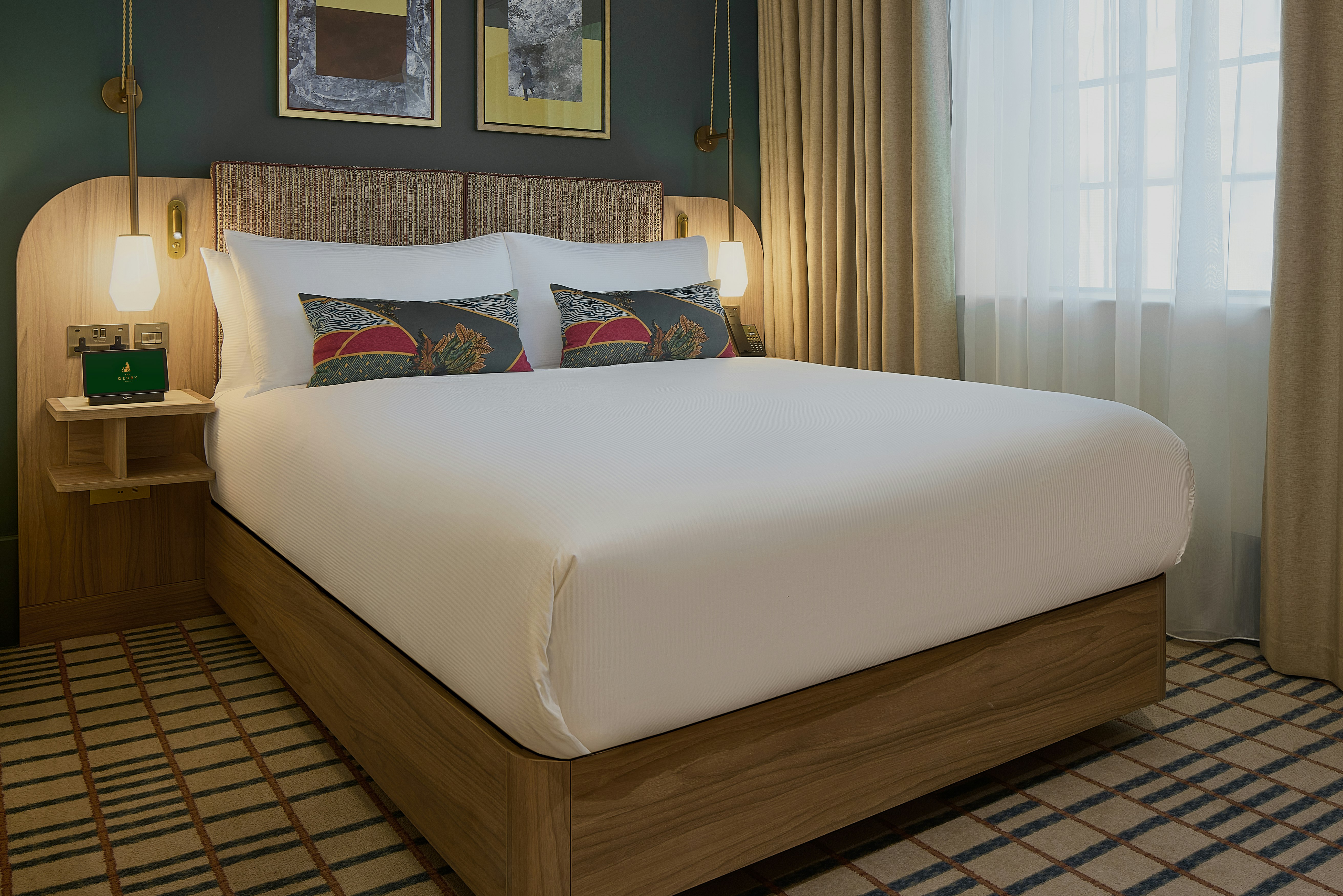 ROOM, QUEEN BED, ACCESSIBLE