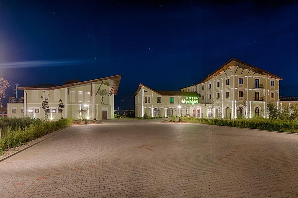 Magus Hotel 4/57