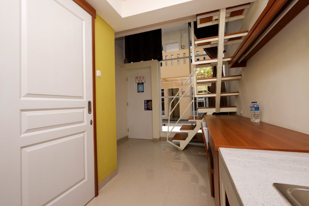 Reddoorz Plus Near Paragon Mall Semarang 28/33