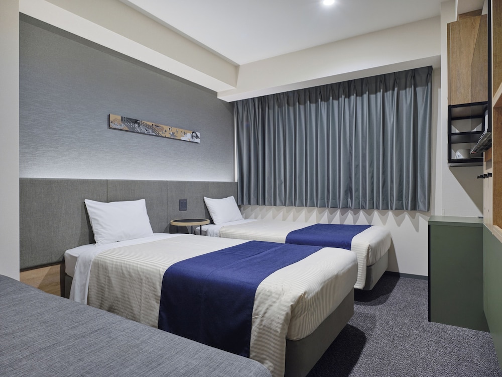 Standard, Twin Beds, Sofa