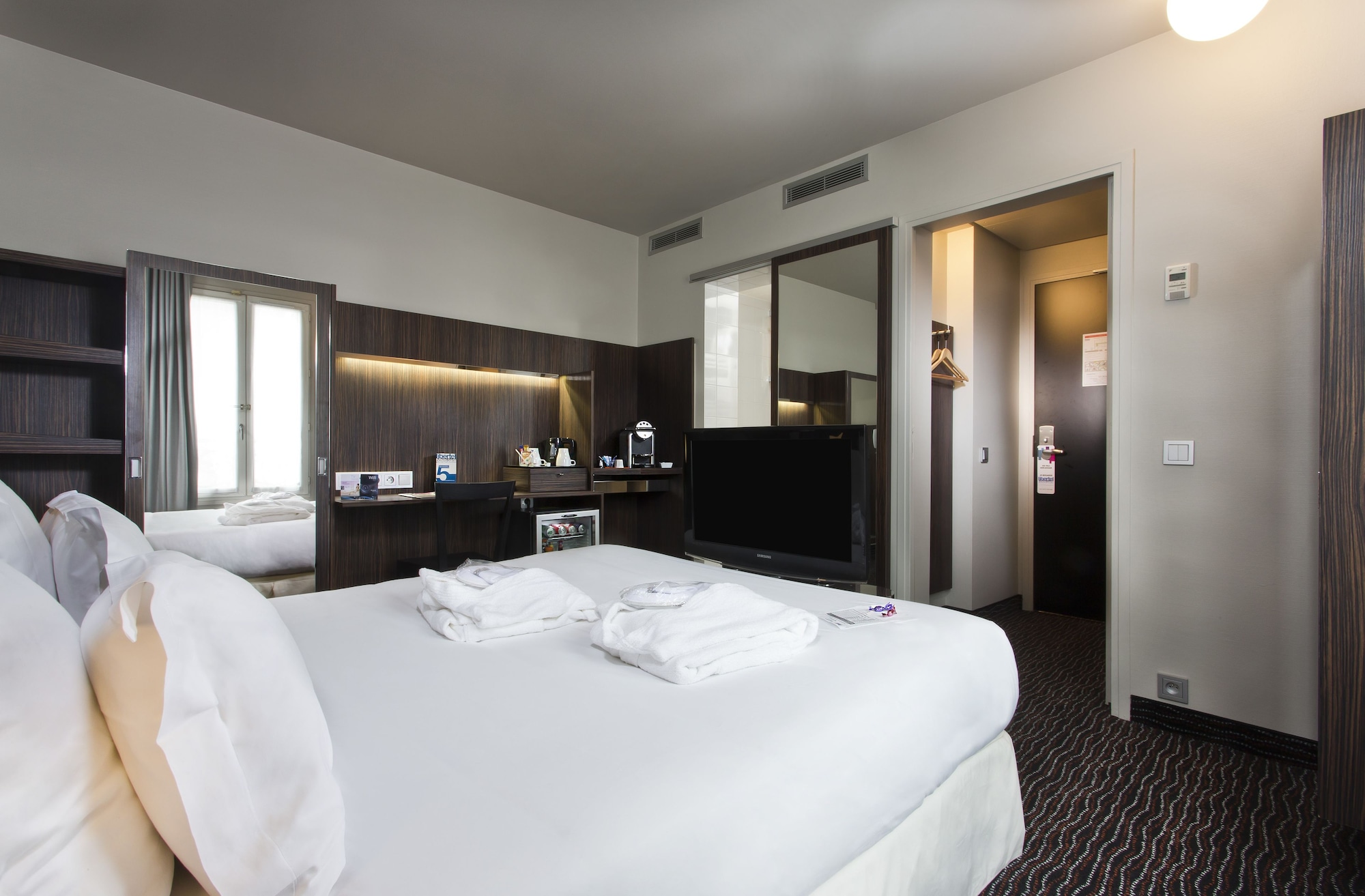 CLUB, DOUBLE BED