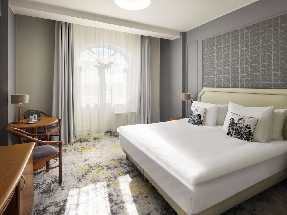 Mercure Sibiu Airport 12/48