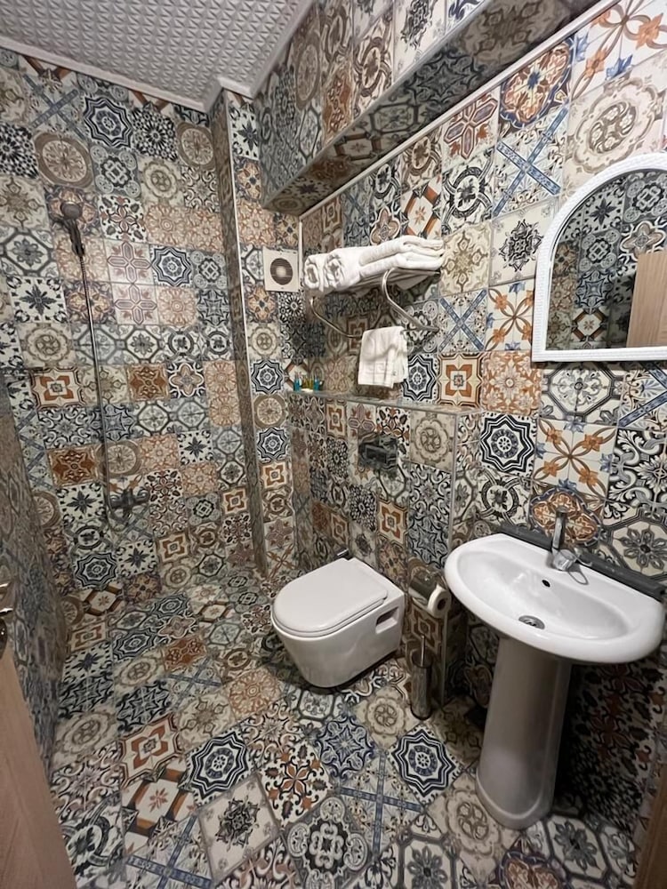 Aysa Hotel 56/58