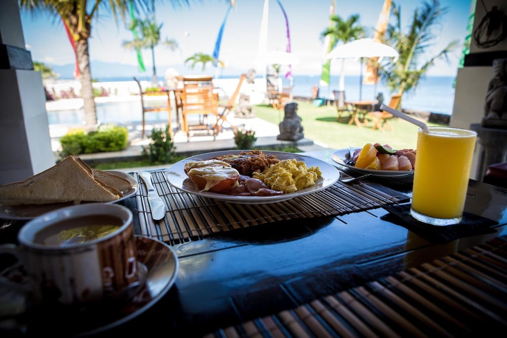 Kelapa Lovina Beach Villas 13/47
