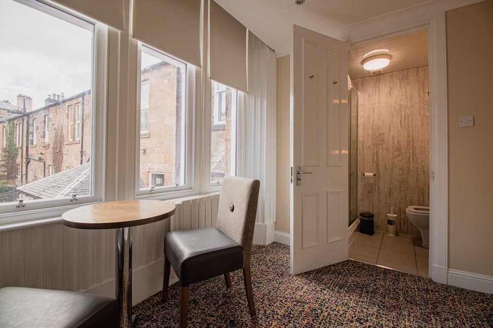 Classic, Studio, Double Bed, Embassy Apartments 10/10
