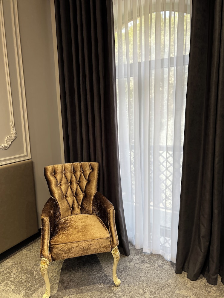 Continental Hotel 14/21