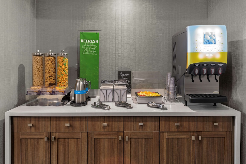 Hampton Inn & Suites Los Angeles/Hollywood 41/52