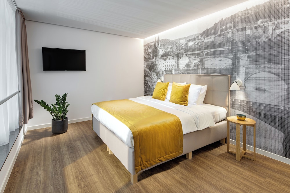 1 BEDROOM, BUSINESS, APARTMENT