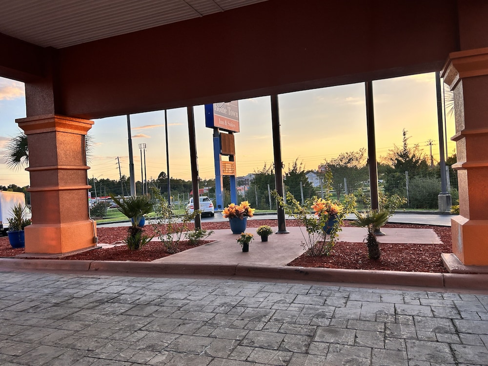 Home Town Inn And Suites 24/47