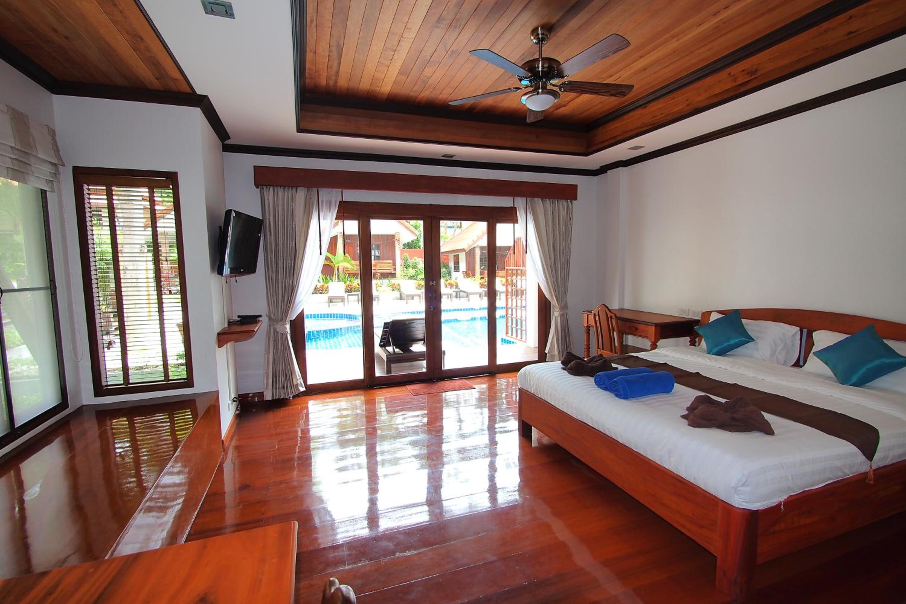 ROOM, DOUBLE BED, POOL ACCESS
