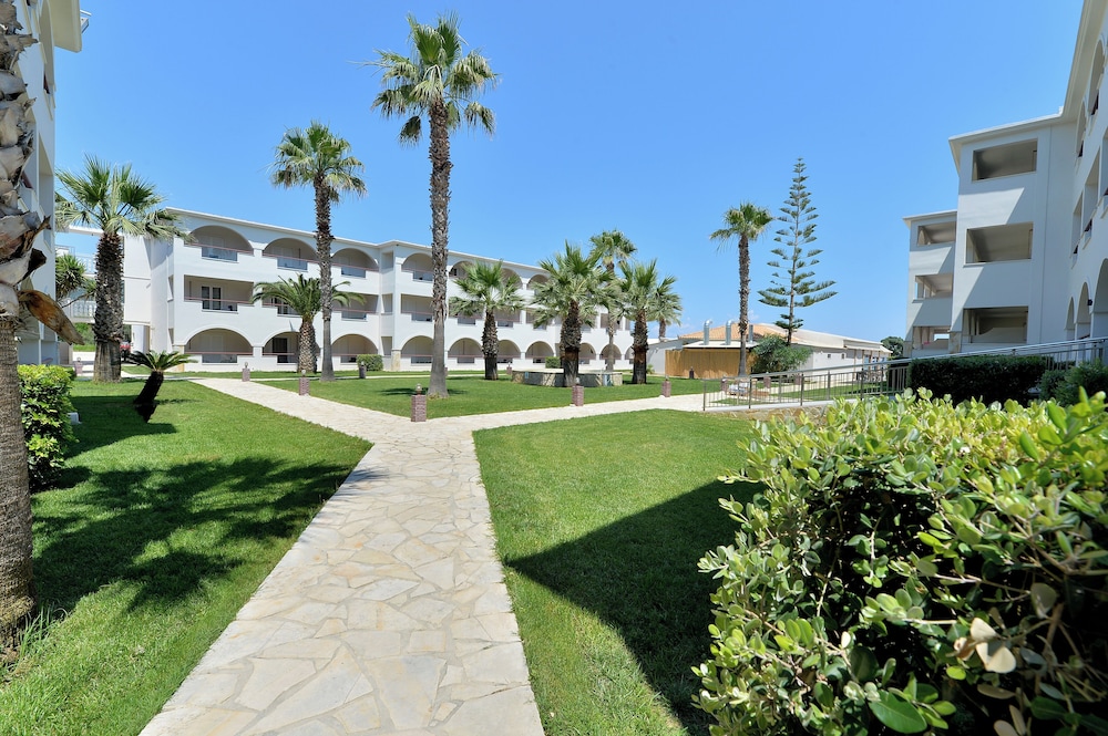 Alykanas Beach Grand Hotel by Zante Plaza 62/65