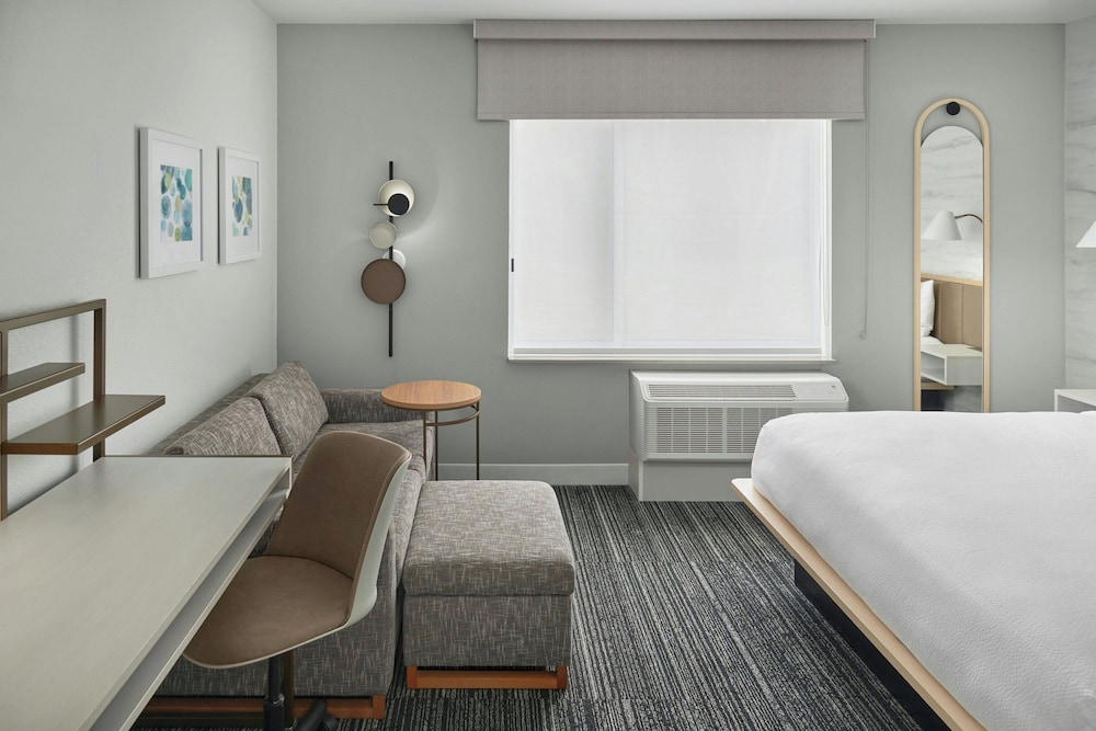 TownePlace Suites by Marriott Lansing North 15/43