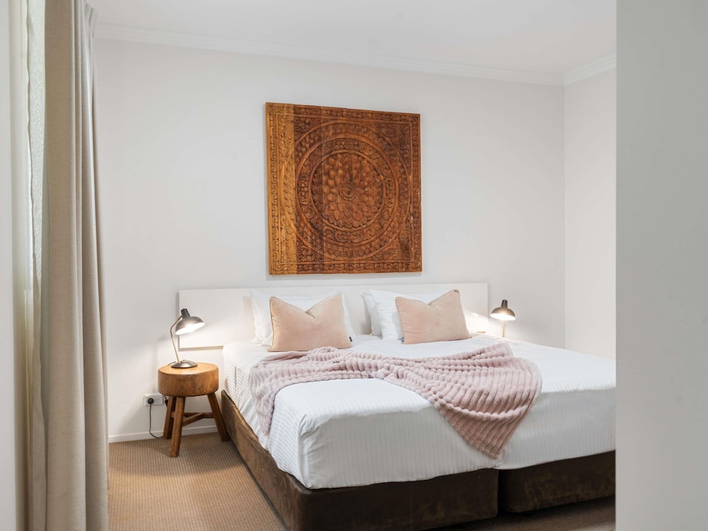 SUPERIOR, KING BED