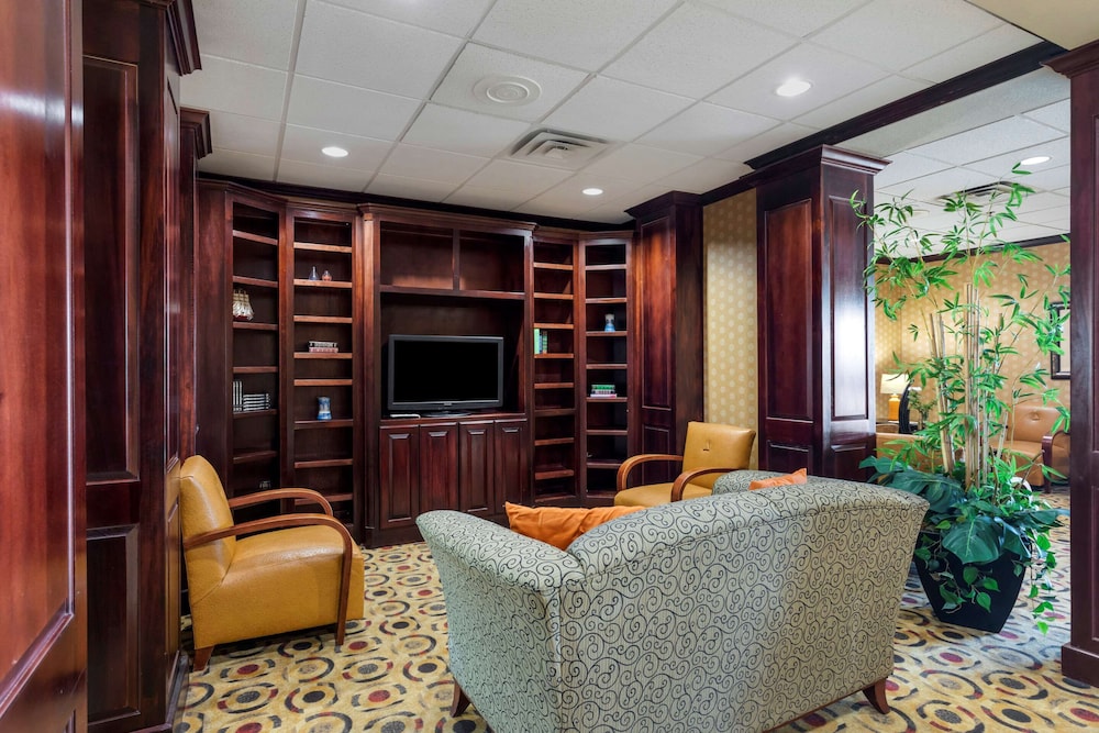 Comfort Inn Suites Denison North Lake Texoma 24/38