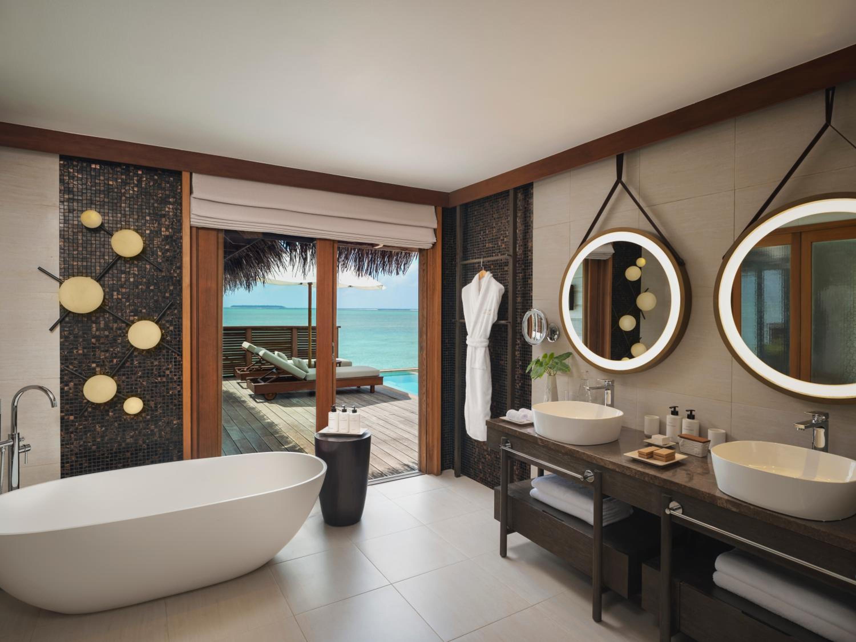 SUNSET WATER VILLA WITH POOL -Transfer Excluded، Conrad Maldives Rangali Island 3/4