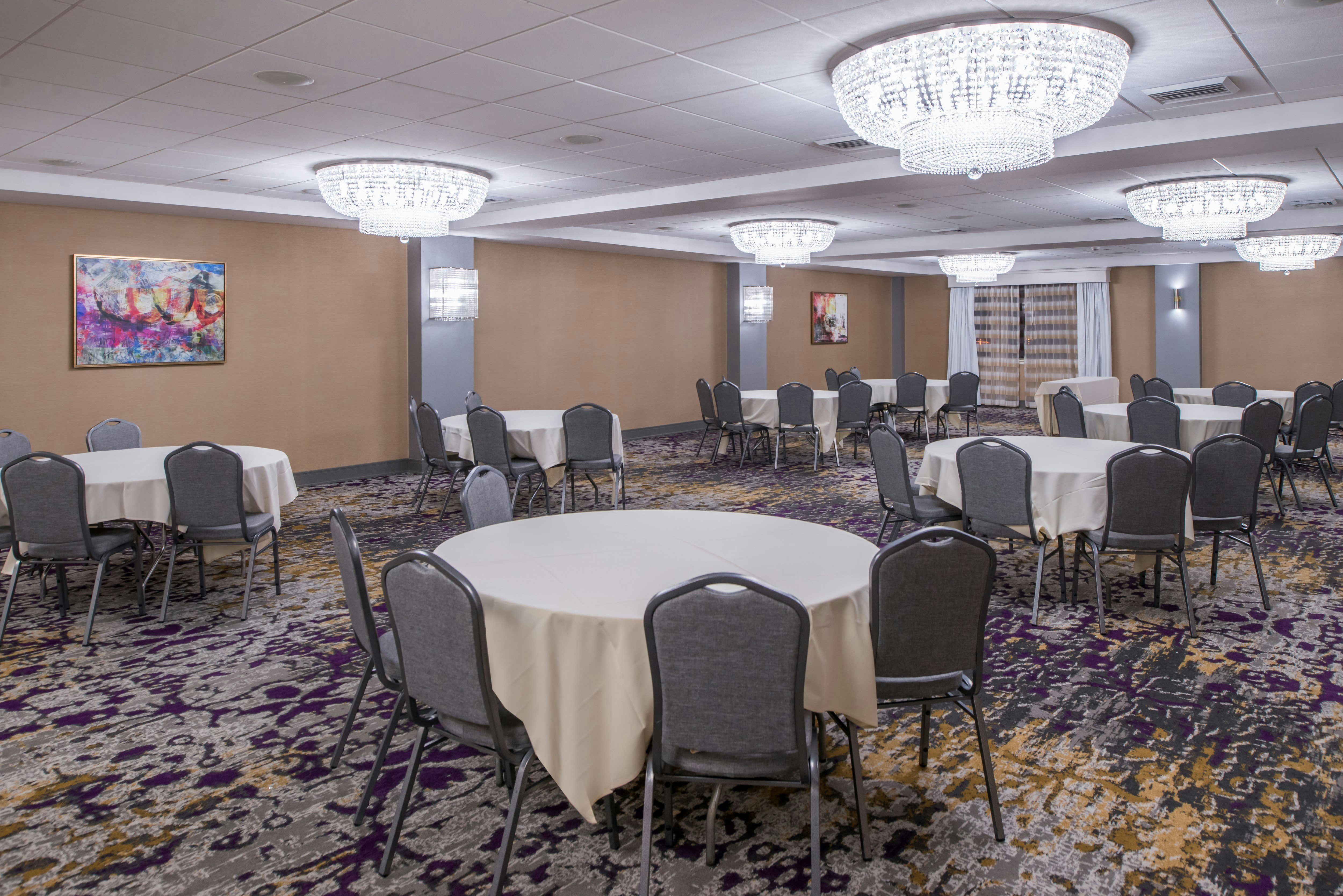 Doubletree By Hilton Utica 74/79