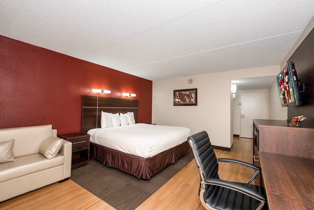 Red Roof PLUS & Suites Knoxville West - Cedar Bluff 12/51