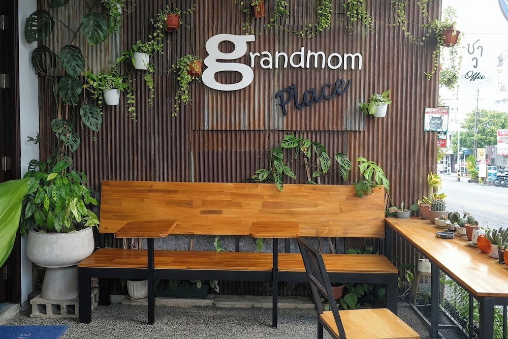 Grandmom Place 10/47