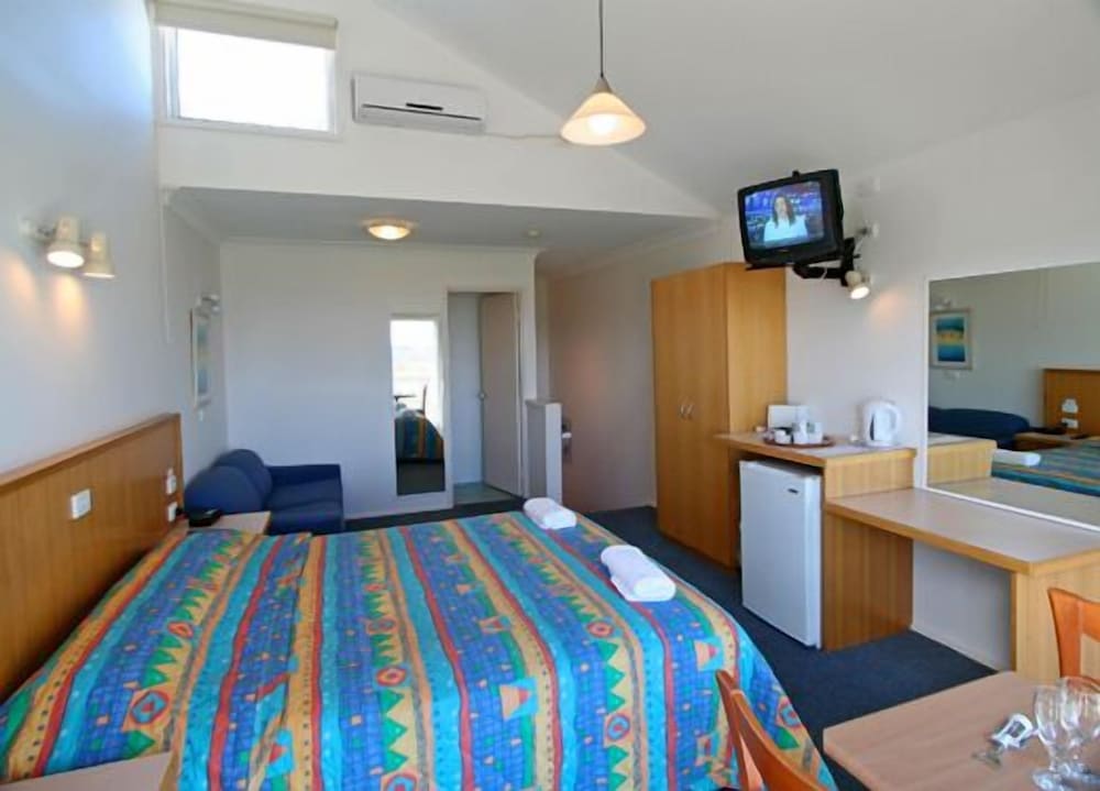 A Great Ocean View Motel 9/27