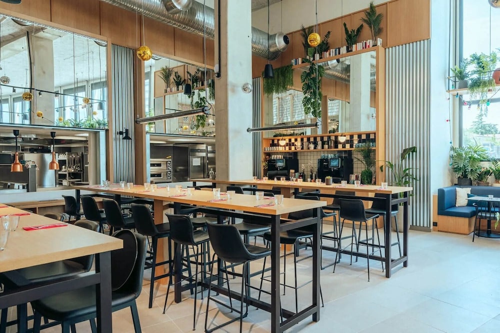 JOST Hotel Montpellier Centre St Roch 38/58
