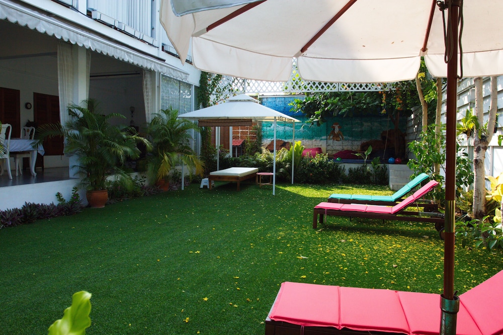 Barefeet Naturist Resort 35/48