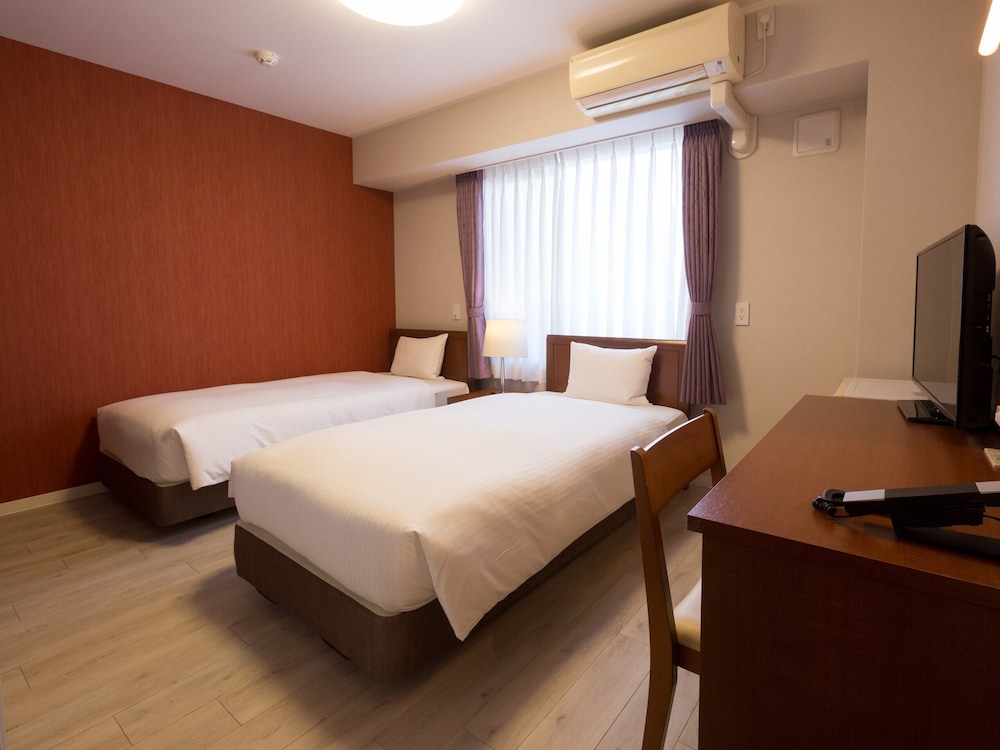 ROOM, TWIN BEDS
