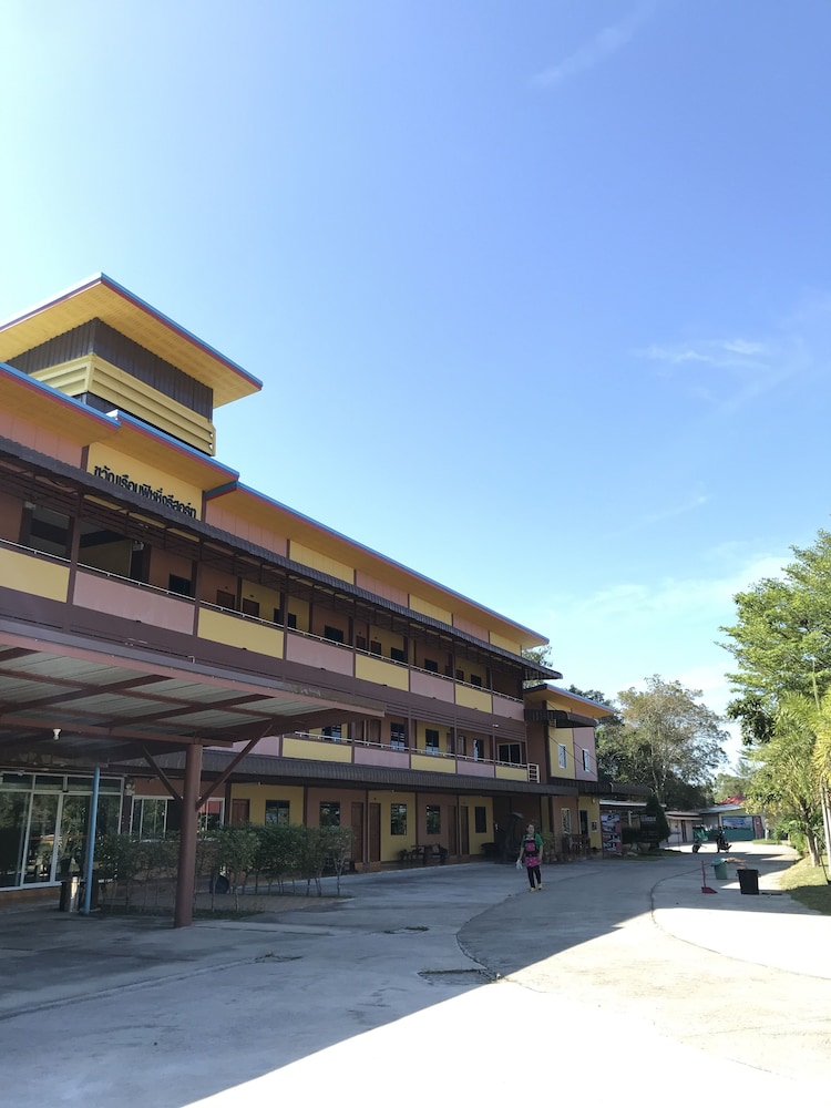 Khwanruen Fishing Resort 4/59