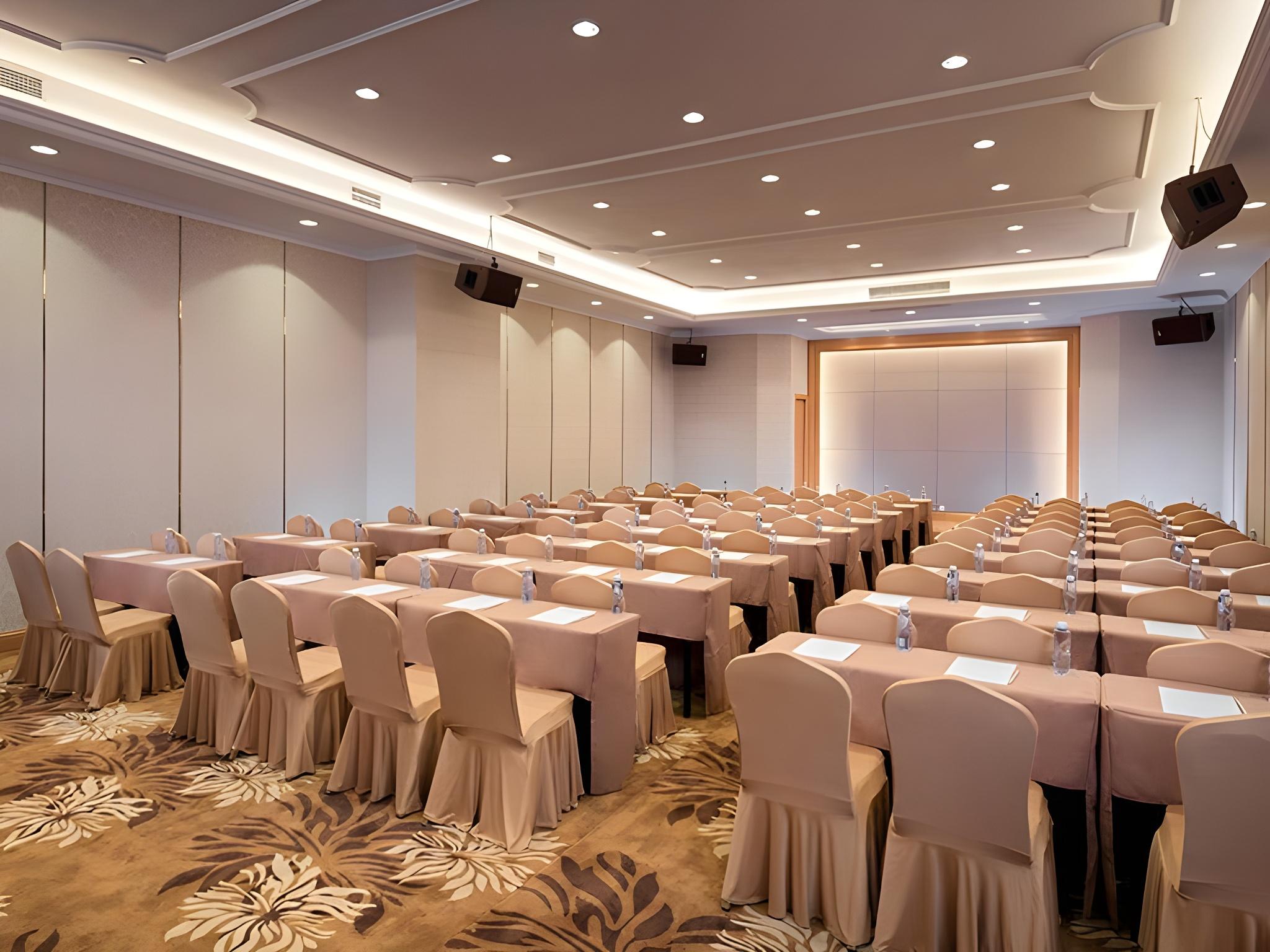Vienna International Hotel (Shenzhen Guanlan Avenue) 32/37